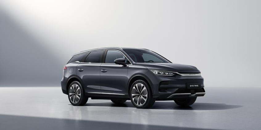 BYD połączył SUV-a z dronem. Tang L ma własne lądowisko na dachu