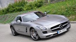 Mercedes SLS AMG Coupe 6.2 V8 571KM - galeria redakcyjna - widok z przodu