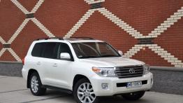 Toyota Land Cruiser V8 Terenowy Facelifting 4.6 VVT-i 318KM - galeria redakcyjna - widok z przodu