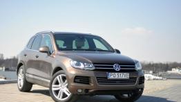 Volkswagen Touareg II SUV 4.2 V8 TDI 340KM - galeria redakcyjna - widok z przodu