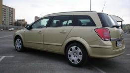 Opel Astra III 1.9 CTDI - galeria redakcyjna - lewy bok