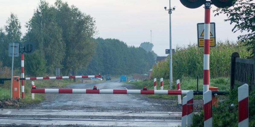 Kolejne niebezpieczne zdarzenia na przejeździe kolejowym