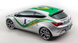 Opel Astra Copacabana - połączenie piłki nożnej z motoryzacją