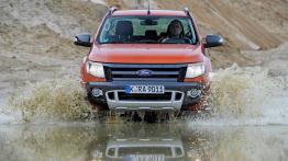 Ford Ranger 2012 - polska prezentacja - przód - reflektory włączone