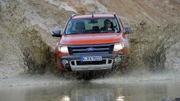 Ford Ranger 2012 - polska prezentacja - przód - reflektory włączone
