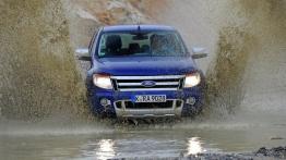 Ford Ranger 2012 - polska prezentacja - przód - reflektory włączone