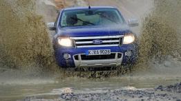 Ford Ranger 2012 - polska prezentacja - przód - reflektory włączone