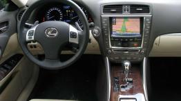 Lexus IS 250 - Moc dyskrecji