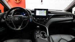 3-letnia Toyota Camry Hybrid Executive w cenie nowego Yarisa. Propozycja dla szukających świętego spokoju