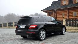 Mercedes Klasa R 2012 w Krynicy-Zdroju - prawy bok