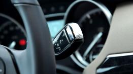 Mercedes Klasa R 2012 w Krynicy-Zdroju - manetka zmiany biegów pod kierownicą