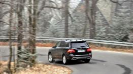 Mercedes Klasa M 2012 w Krynicy-Zdroju - widok z tyłu