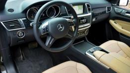 Mercedes Klasa M 2012 w Krynicy-Zdroju - pełny panel przedni