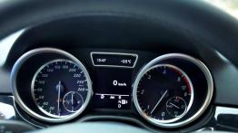 Mercedes Klasa M 2012 w Krynicy-Zdroju - prędkościomierz