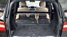 Mercedes Klasa M 2012 w Krynicy-Zdroju - tylna kanapa złożona, widok z bagażnika