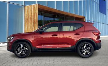 Volvo XC40 Crossover Facelifting 2.0 B4 197KM 2025 Plus Motyw: Dark, zdjęcie 2