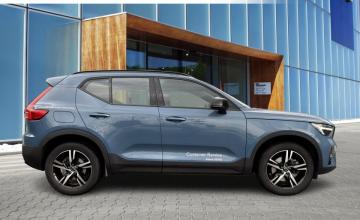 Volvo XC40 Crossover Facelifting 2.0 B4 197KM 2025 Plus Motyw: Dark, zdjęcie 3