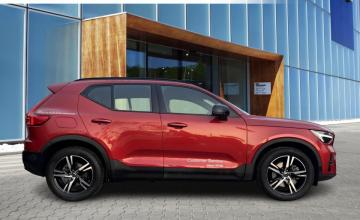 Volvo XC40 Crossover Facelifting 2.0 B4 197KM 2025 Plus Motyw: Dark, zdjęcie 3