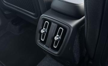 Volvo XC40 Crossover Facelifting 2.0 B4 197KM 2025 Plus Motyw: Dark, zdjęcie 13