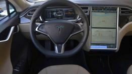 Tesla S 85 Performance - wizjonerski elektryk