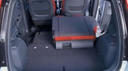Mitsubishi Colt VI Hatchback - tylna kanapa złożona, widok z bagażnika