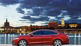 Ford Mondeo V Liftback - lewy bok