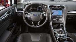Ford Mondeo V Liftback - kokpit
