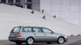 Volkswagen Passat V Kombi - prawy bok