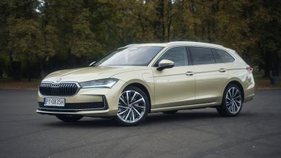 Škoda Kodiaq vs Superb Combi - porównanie funkcjonalności i bagażnika. Jakie przewagi ma SUV, a jakie kombi?