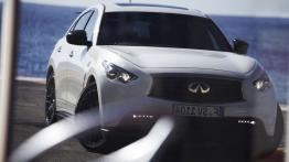 Infiniti FX Vettel Edition - widok z przodu