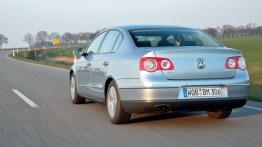 Volkswagen Passat Sedan Blue Motion - widok z przodu
