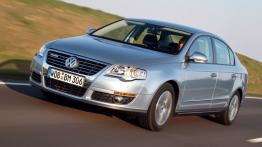 Volkswagen Passat Sedan Blue Motion - widok z przodu