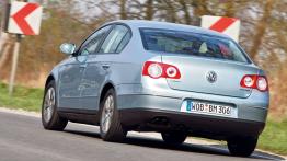 Volkswagen Passat Sedan Blue Motion - widok z tyłu