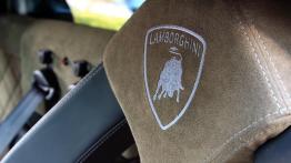 Lamborghini Reventon - zagłówek na fotelu kierowcy, widok z przodu