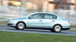 Volkswagen Passat Sedan Blue Motion - lewy bok