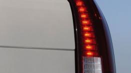 Cadillac CTS-V Sport Wagon - prawy tylny reflektor - włączony