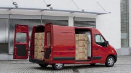Opel Movano B Furgon - tył - bagażnik otwarty