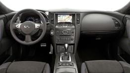 Infiniti FX Vettel Edition - pełny panel przedni