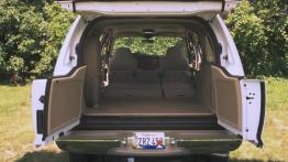 Ford Excursion - tył - bagażnik otwarty