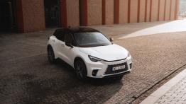 Lexus LBX E-FOUR Cool - przód - inne uj?cie