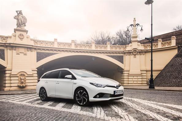 Już 40 000 hybryd Toyoty na polskich drogach