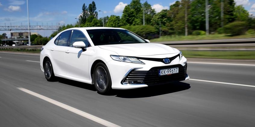 3-letnia Toyota Camry Hybrid Executive w cenie nowego Yarisa. Propozycja dla szukających świętego spokoju