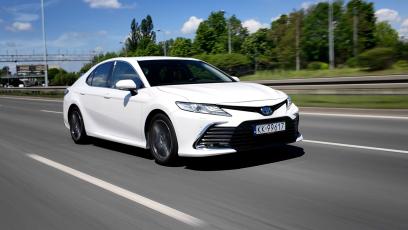 3-letnia Toyota Camry Hybrid Executive w cenie nowego Yarisa. Propozycja dla szukających świętego spokoju