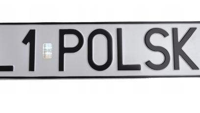 Kierowcy chcą się wyróżnić. Tablice z hasłami robią furorę