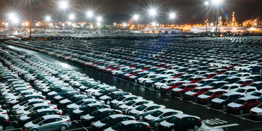 Mieli odebrać auta w Dubaju, poczekają miesiącami. Logistyczny koszmar marek premium po blokadzie Cieśniny Ormuz