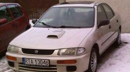Mazda 323 V S - galeria społeczności - przód - reflektory wyłączone