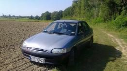 Ford Escort VII Hatchback - galeria społeczności - przód - reflektory wyłączone