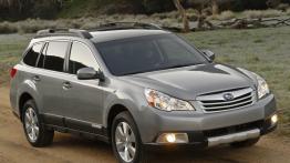 Subaru Legacy Outback Crossover - widok z przodu