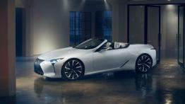 Lexus zaatakuje segment luksusowych kabrioletów