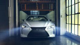 Lexus zaatakuje segment luksusowych kabrioletów